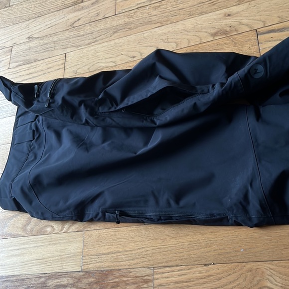 Marmot snowboard/ski pants. Size Medium. Black - Picture 5 of 5